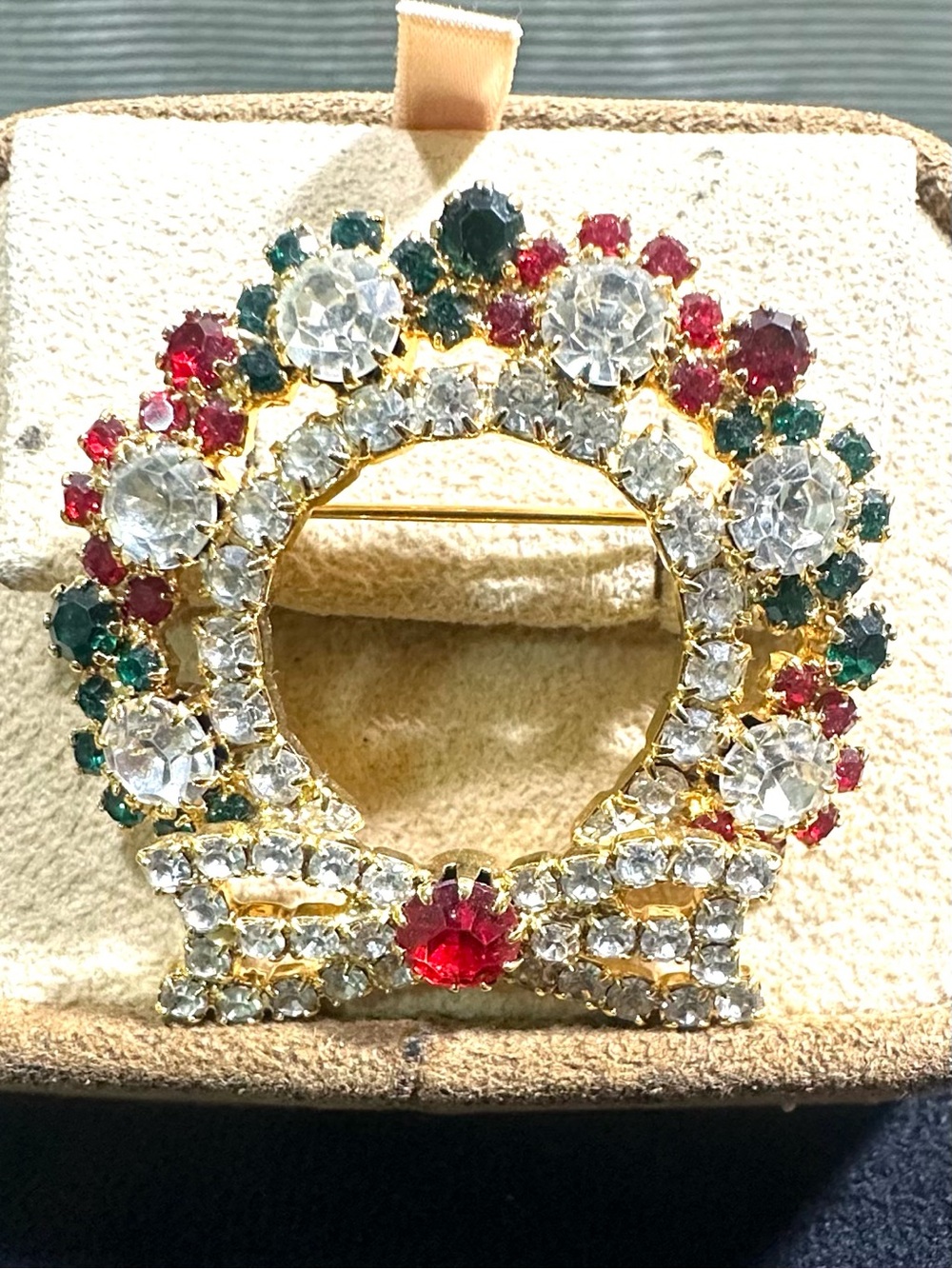 Vtg: Clear, Green & Red Rhinestone X-mas Reef Accent Brooch